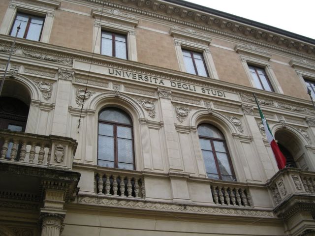 A Pisa l'ateneo inaugura 86 bagni gender free ma scoppia la polemica:  Utilizzato il simbolo sbagliato