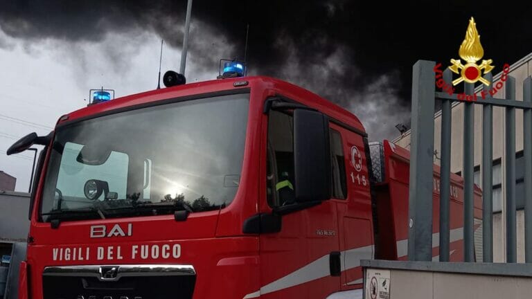 autobus, vigili del fuoco