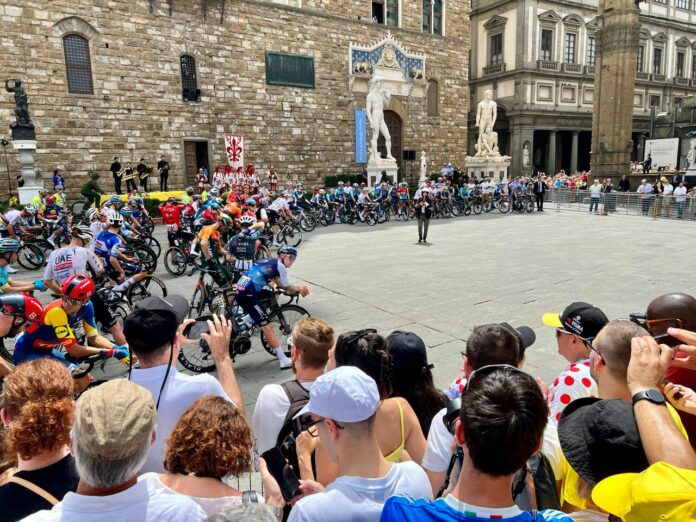 i corridori del Tour de France in Piazza Signoria