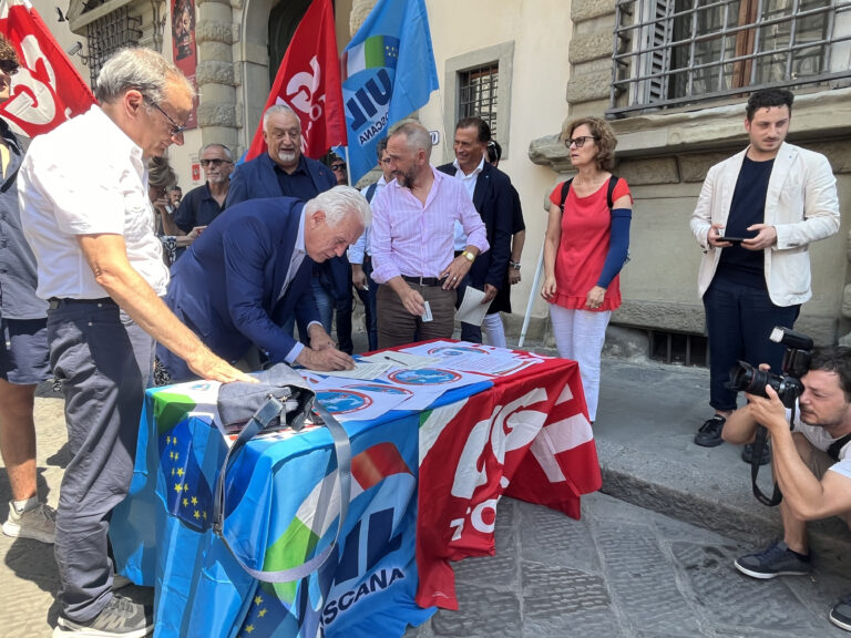 🎧 No autonomia differenziata, a Firenze la firma di Cgil, Uil e Regione Toscana