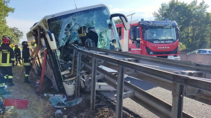 Incidente bus turistico A1: aperto un fascicolo per omicidio stradale