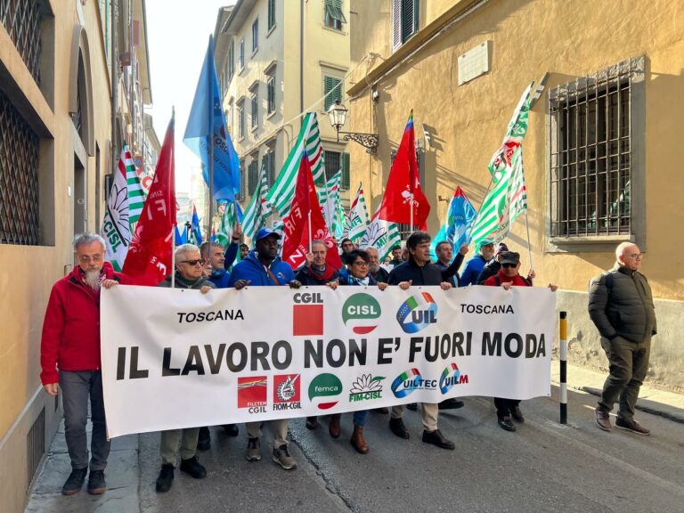 🎧 Il lavoro non è fuori Moda: oggi sciopero della filiera. oltre mille a manifestazione regionale a Firenze