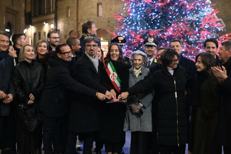 Natale accensione albero in via Tornabuoni