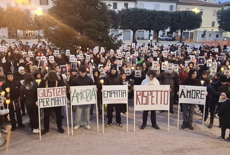 🎧 In trecento per Maati. Certaldo commemora il ragazzo e chiede “Giustizia”