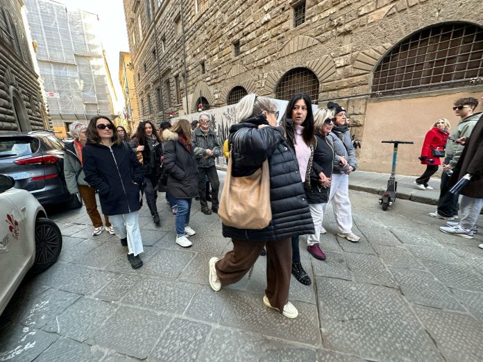 Tassista aggredita, protesta a Firenze: 