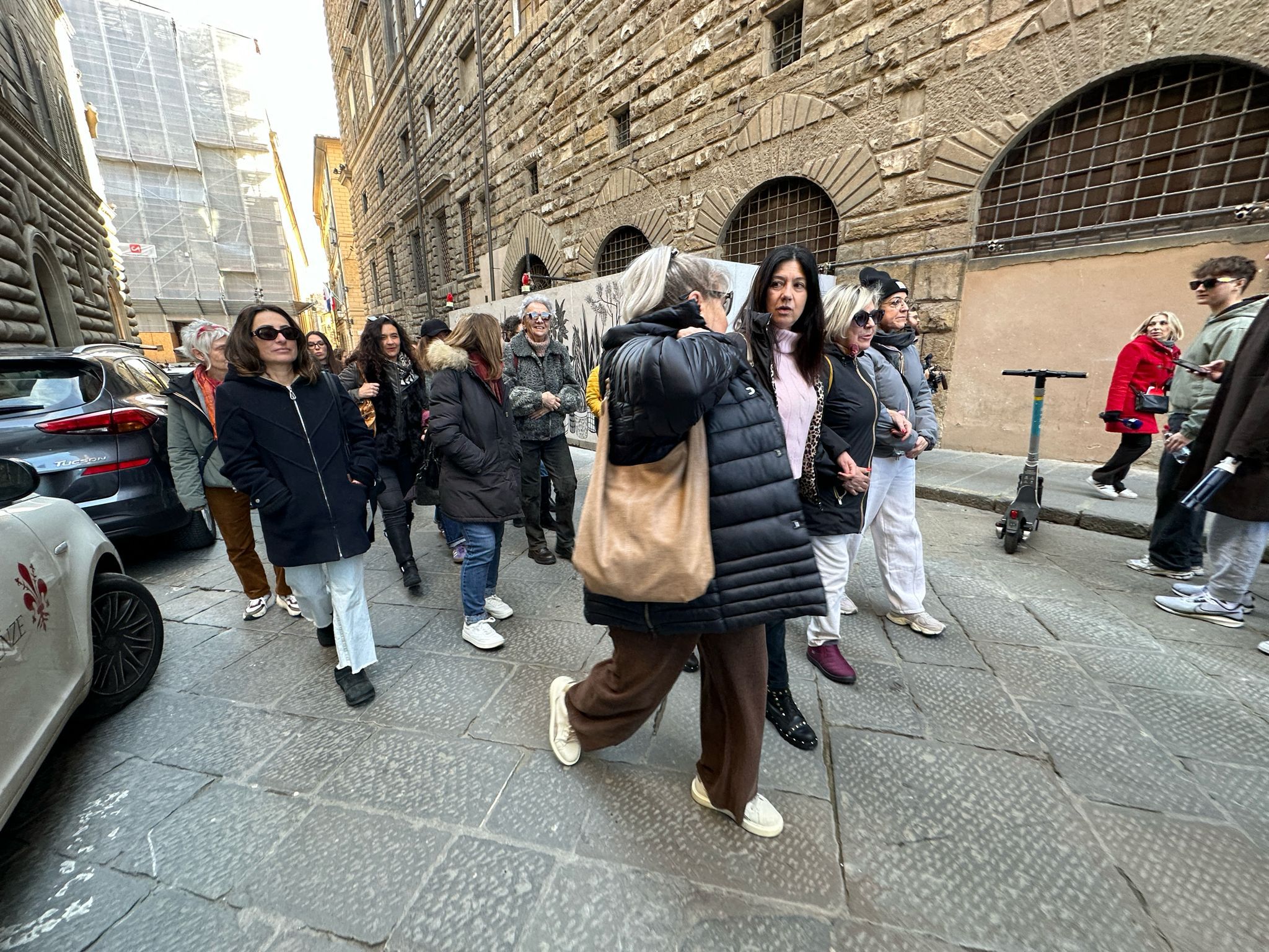 Tassista aggredita, protesta a Firenze: "vogliamo legalità e sicurezza"