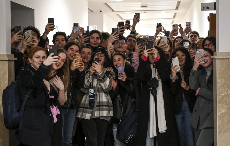 Genitori boomer! Capire i nuovi linguaggi digitali per superare il gap generazionale 