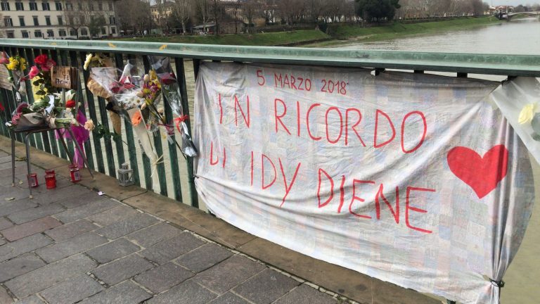 Per Idy Diene: Ponte Vespucci ancora senza targa