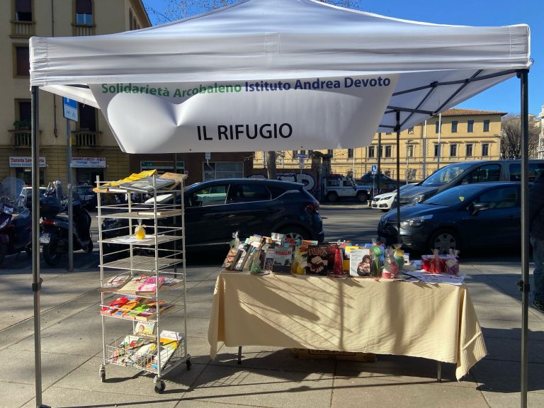 Arriva il banchino dei libri di Marco in piazza delle Cure